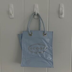 SCOOP NYC GLOSSY SMALL SHOPPER TOTE